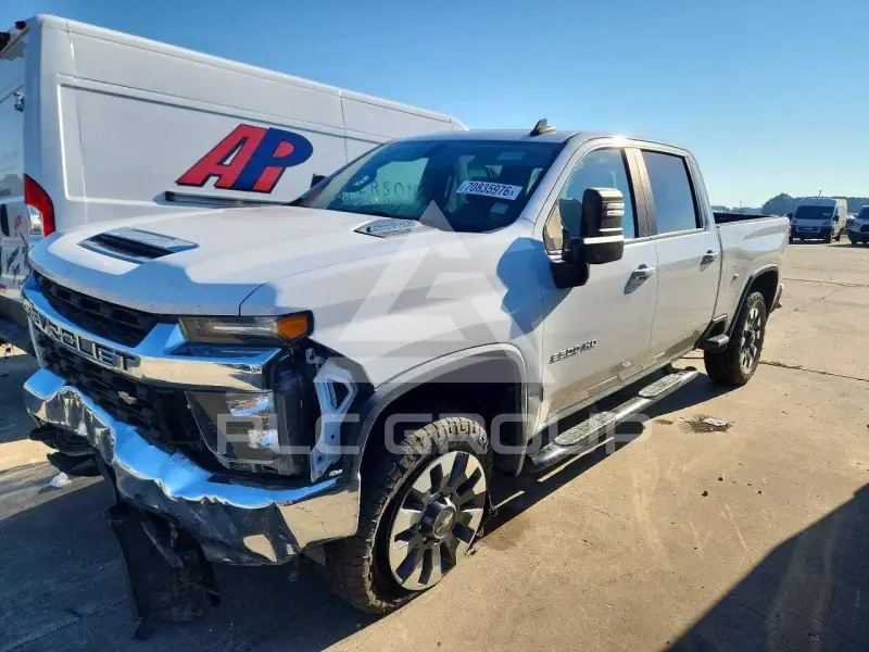 2021 Chevrolet Silverado photo