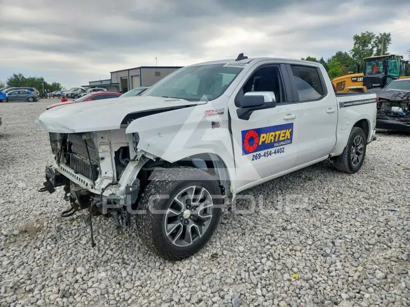 2021 Chevrolet Silverado photo