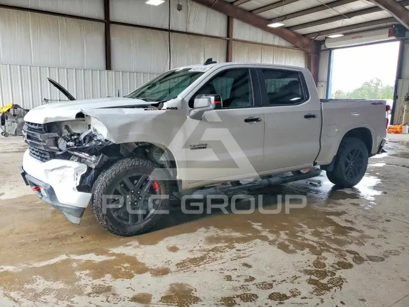 2021 Chevrolet Silverado photo