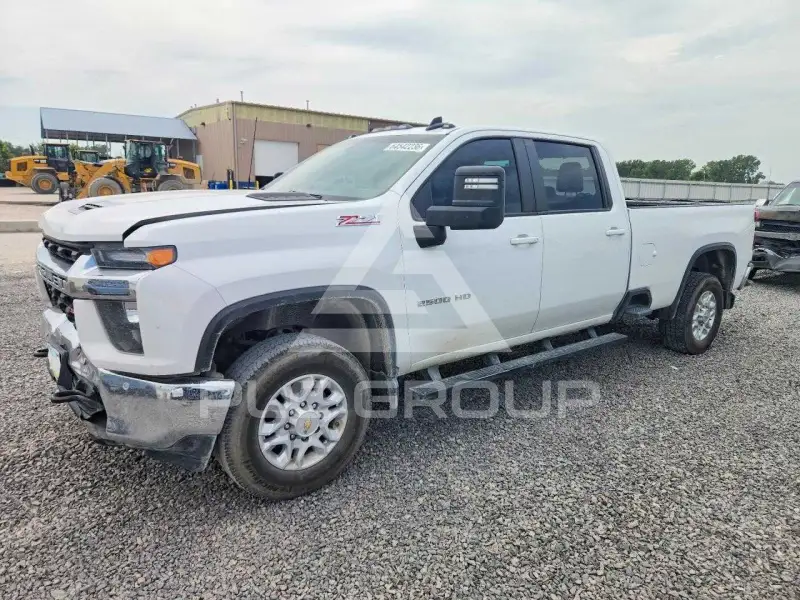 2021 Chevrolet Silverado photo