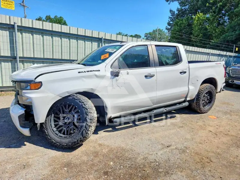 2021 Chevrolet Silverado photo