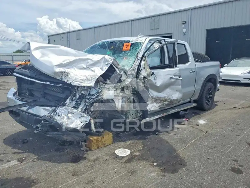 2021 Chevrolet Silverado photo