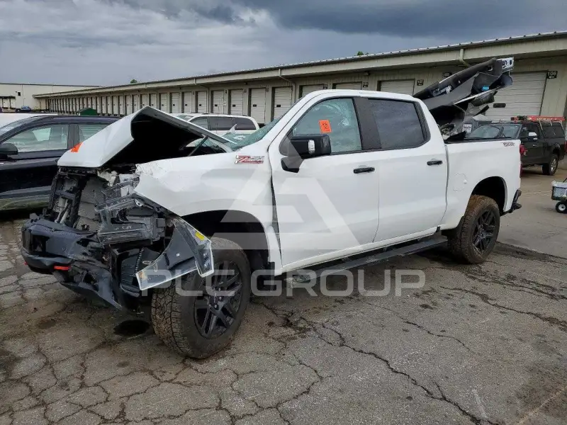 2021 Chevrolet Silverado photo