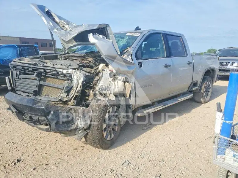2021 Chevrolet Silverado photo