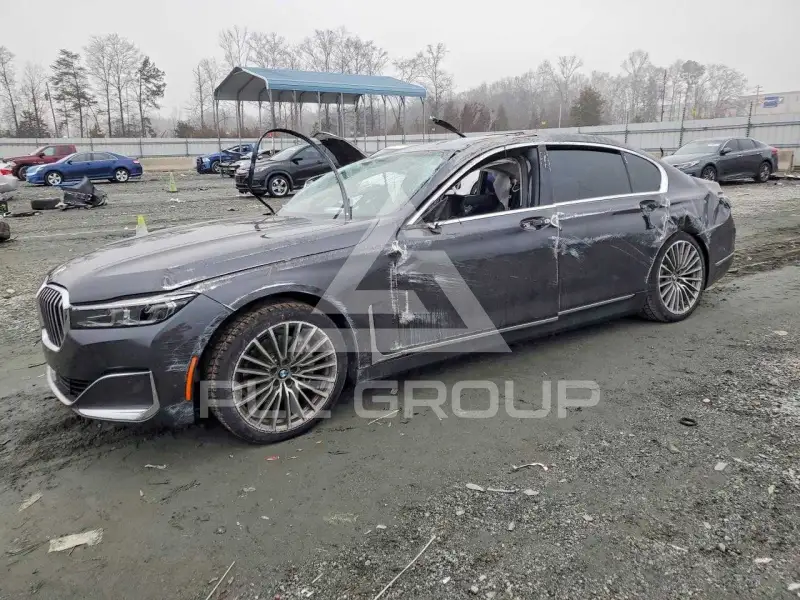 2021 BMW 740 фото