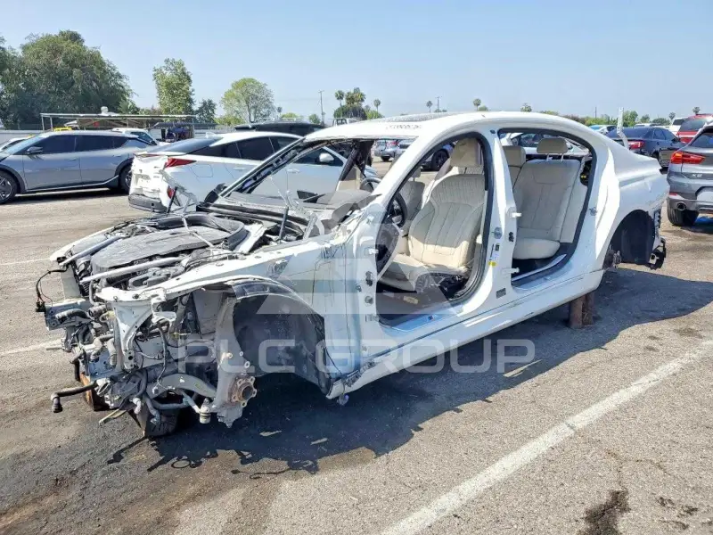 2021 BMW 740 фото