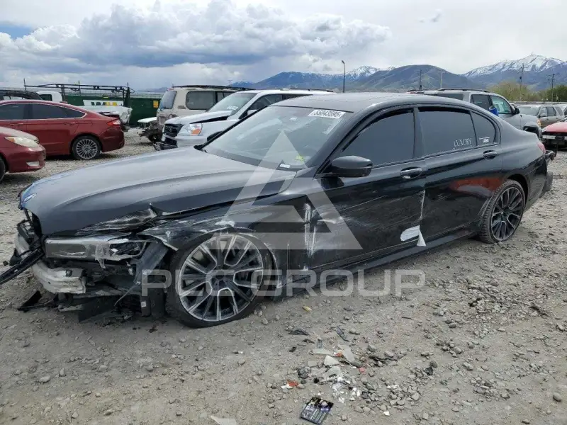 2021 BMW 750 photo