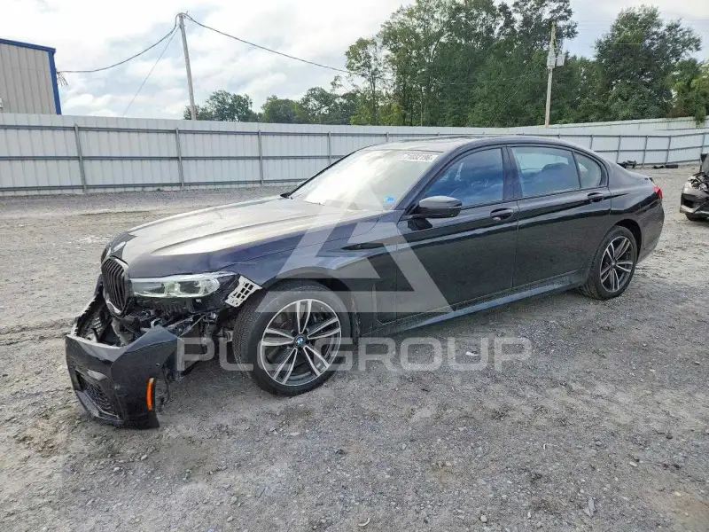 2021 BMW 750 photo
