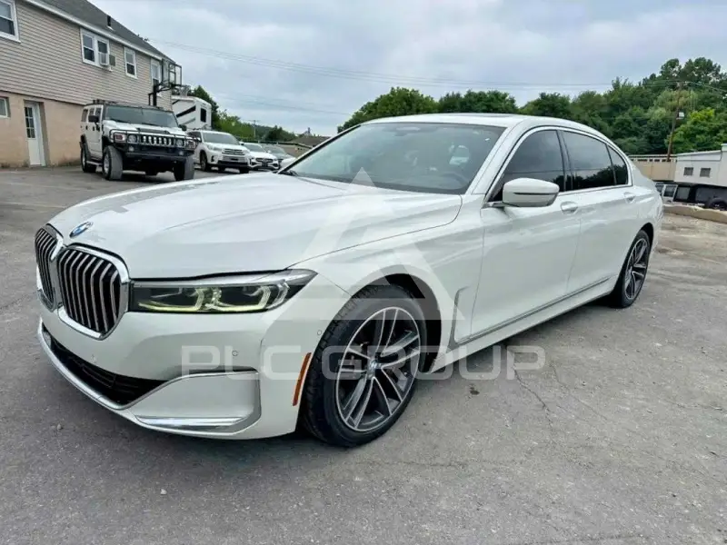 2021 BMW 750 фото