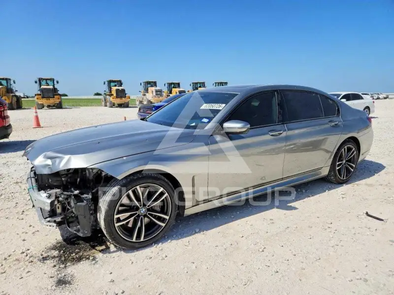 2021 BMW 750 фото
