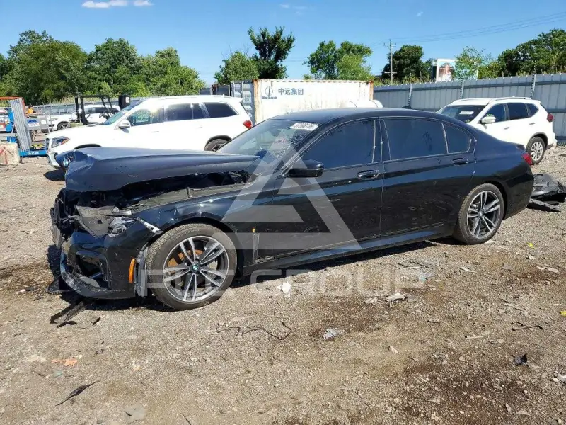 2021 BMW 750 фото