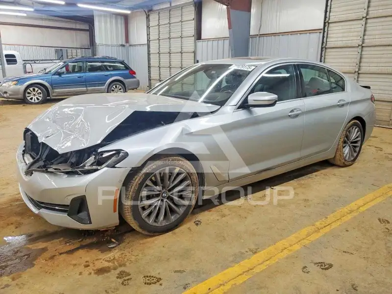 2021 BMW 530 фото