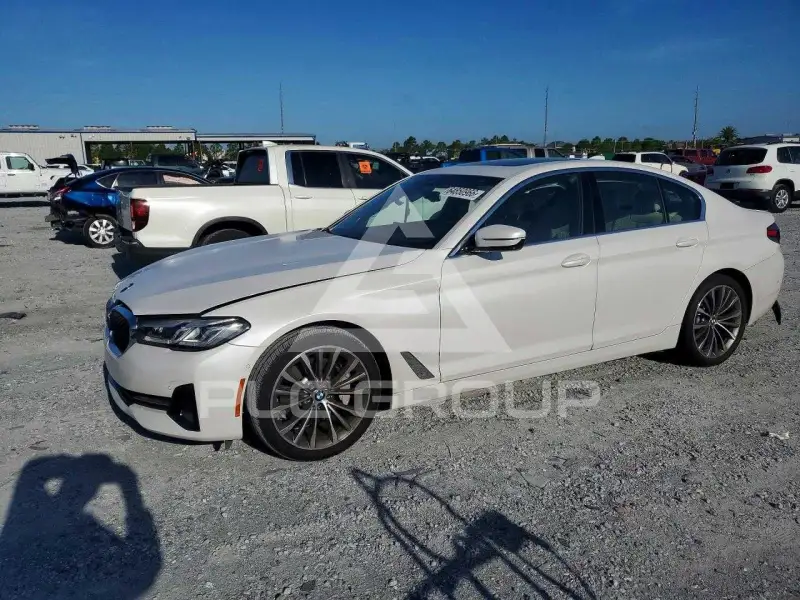 2021 BMW 530 фото