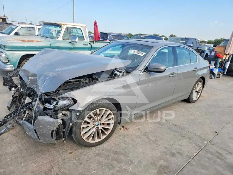 2021 BMW 530 photo