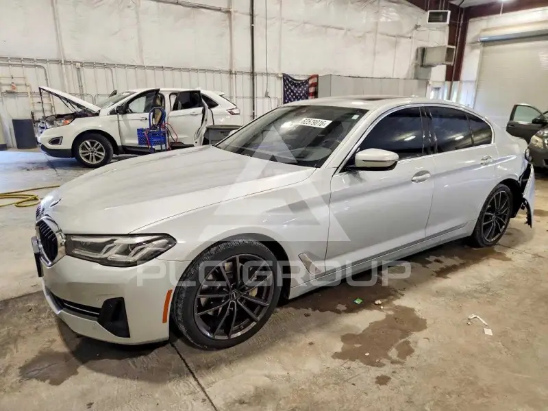 2021 BMW 530 фото