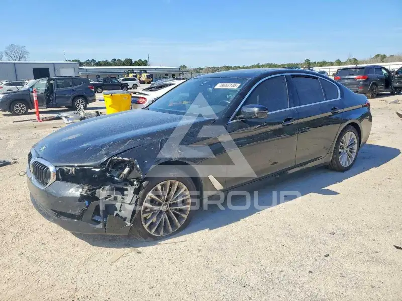 2021 BMW 530 фото