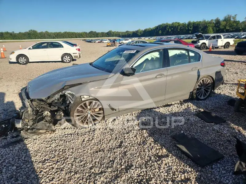 2021 BMW 530 photo
