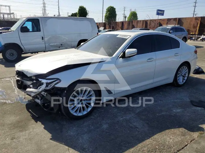 2021 BMW 530 photo