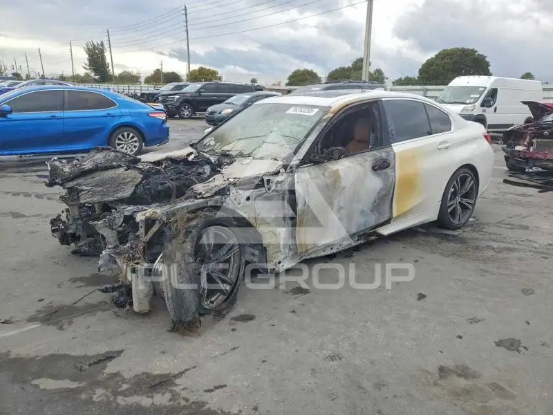 2021 BMW 330 фото