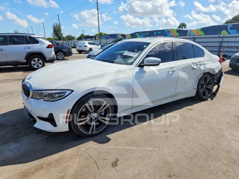 2021 BMW 330 photo
