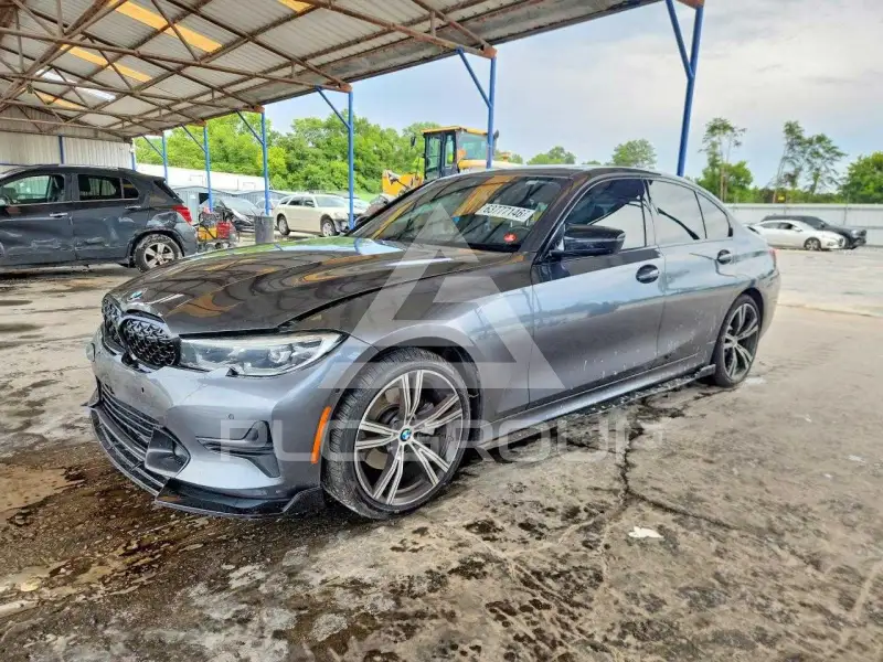 2021 BMW 330 photo