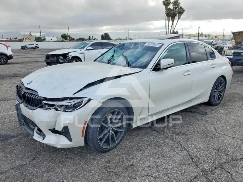 2021 BMW 330 photo