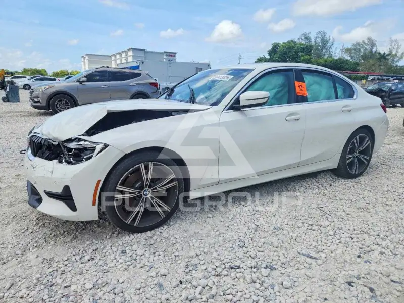 2021 BMW 330 photo