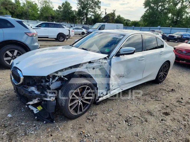 2021 BMW 330 photo