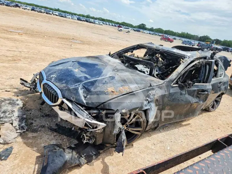 2021 BMW 330 фото