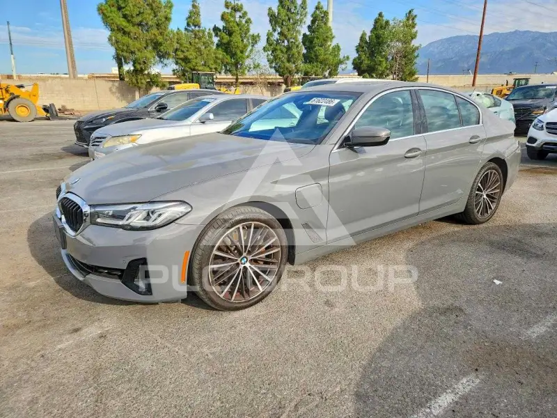 2021 BMW 530 фото