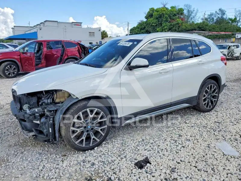 2021 BMW X1 фото