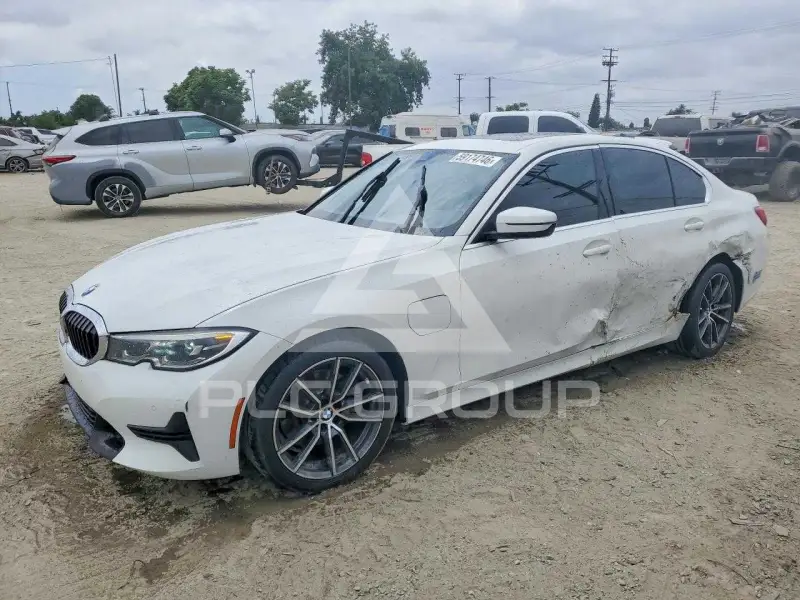 2021 BMW 330 photo