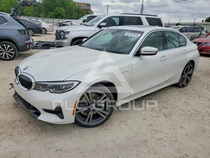 2021 BMW 330 фото