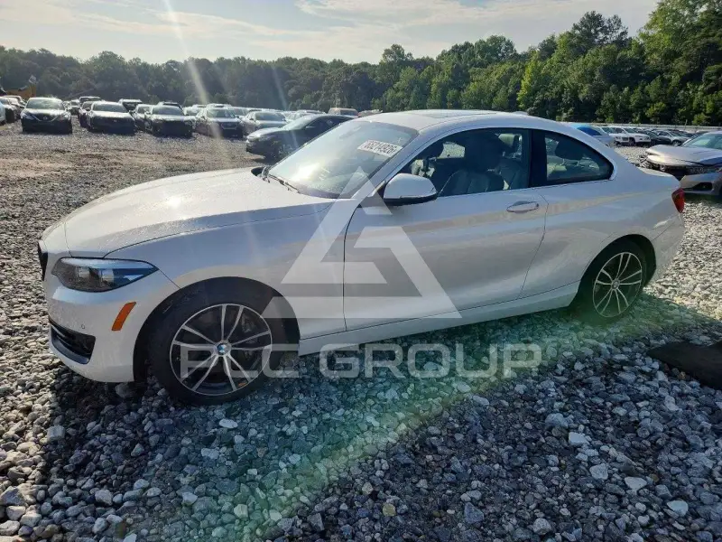 2021 BMW 230 фото