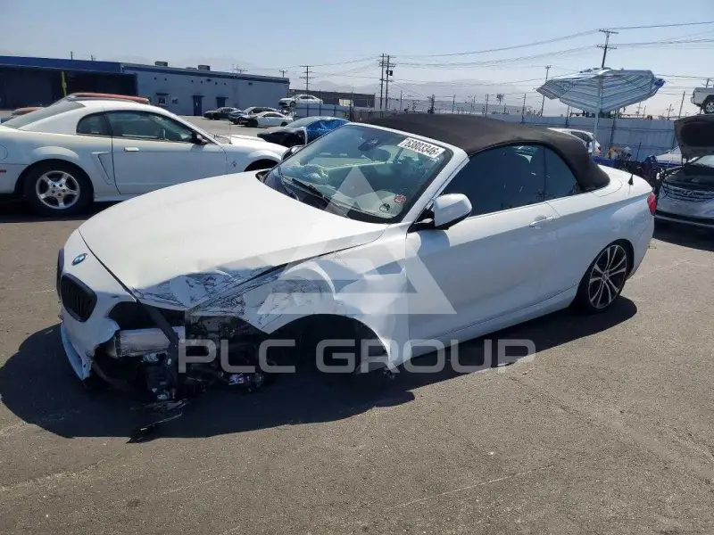 2021 BMW 230 фото