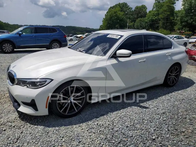 2021 BMW 330 photo