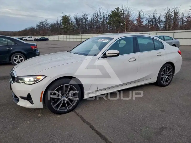 2021 BMW 330 photo