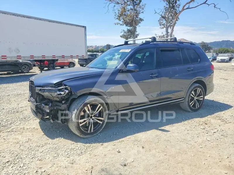 2021 BMW X7 photo