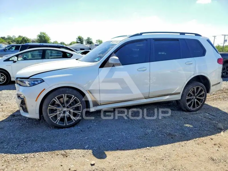 2021 BMW X7 фото