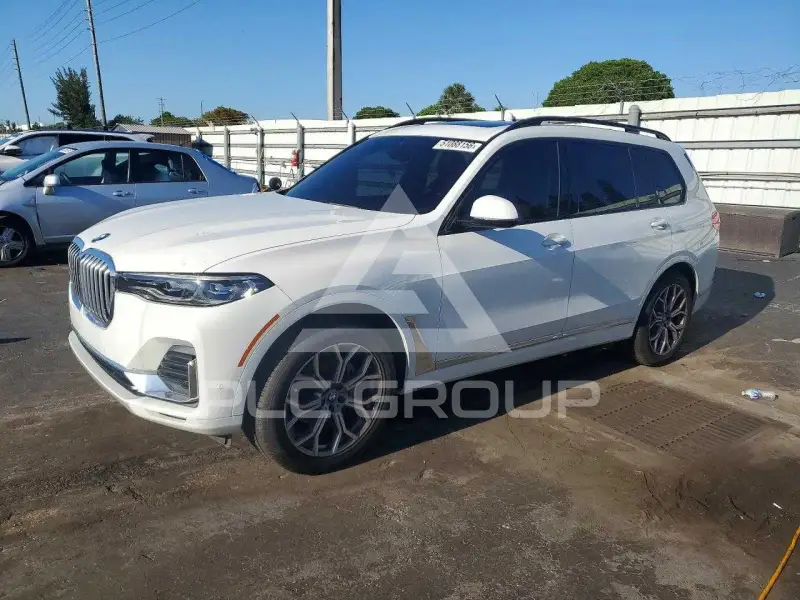 2021 BMW X7 фото