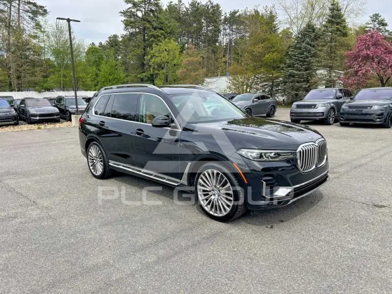 2021 BMW X7 photo