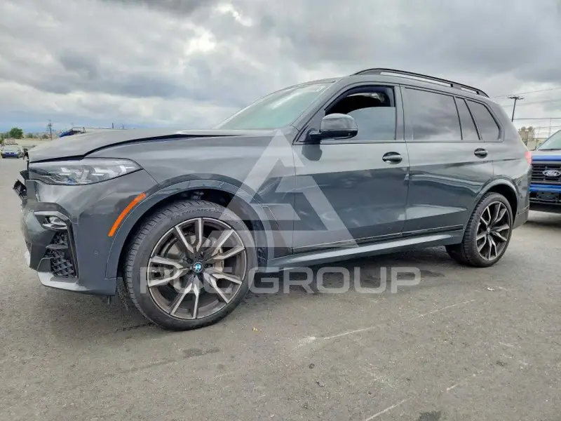 2021 BMW X7 photo