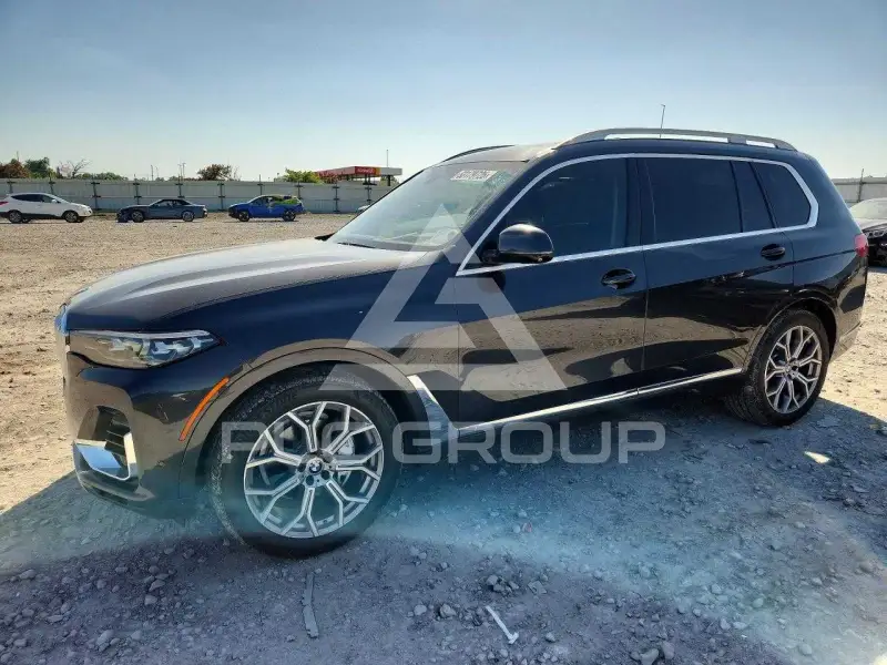 2021 BMW X7 photo