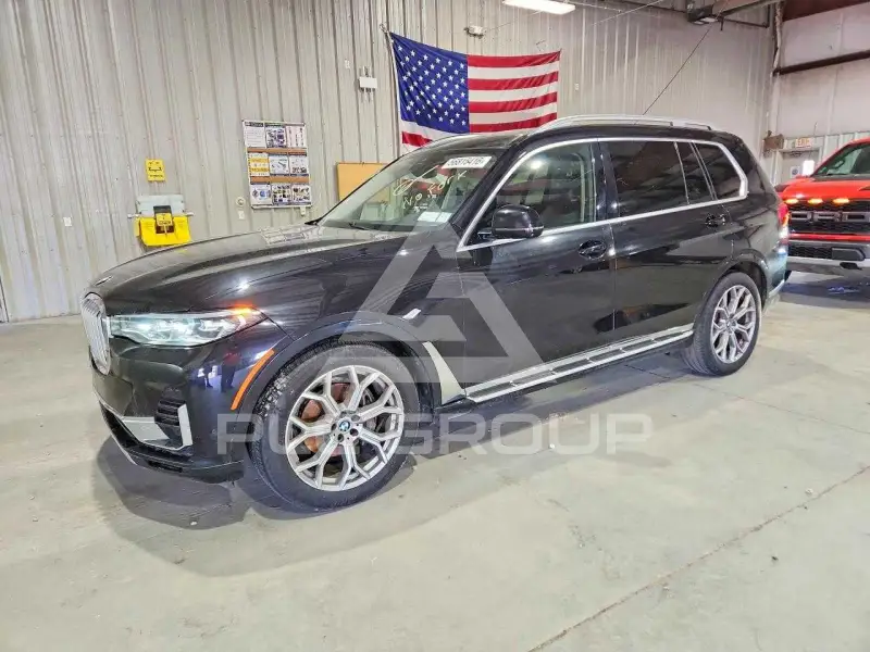 2021 BMW X7 photo