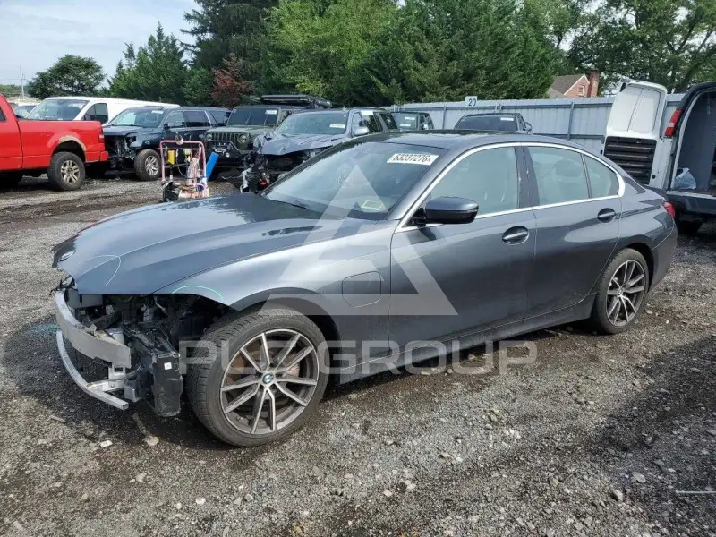 2021 BMW 330 photo