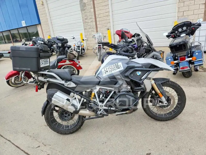 2021 BMW R1250 photo