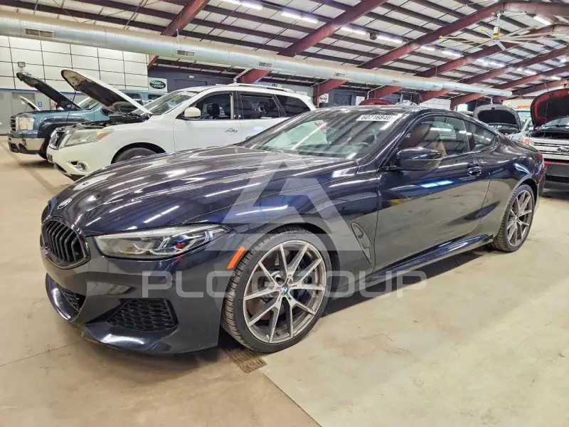 2021 BMW M8 photo