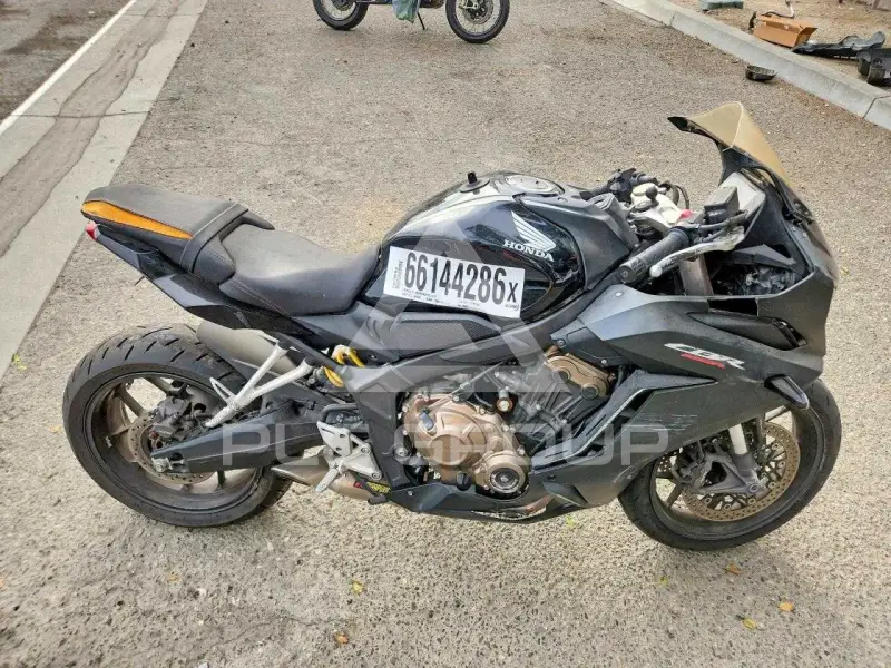 2021 Honda CBR фото