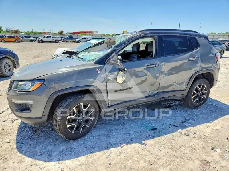 2021 Jeep COMPASS photo