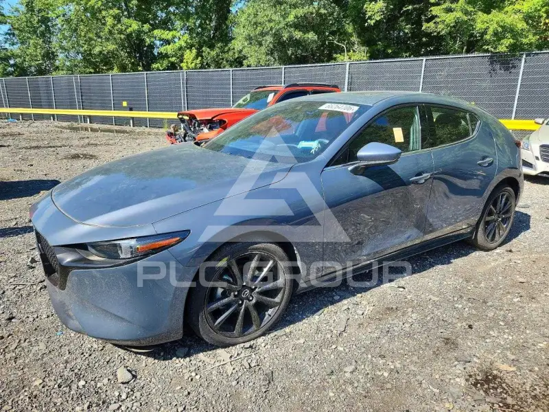 2021 Mazda 3 photo